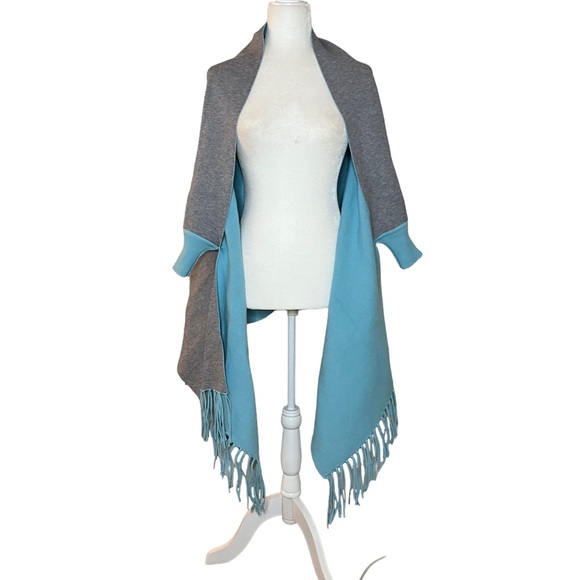 NWT The Game Changer Wrap Poncho Fringe - Picture 6 of 9